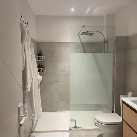 Apartment House With Terrace 10 Minutes From The